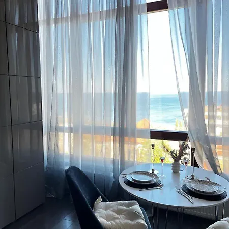 з видом на море Apartment *